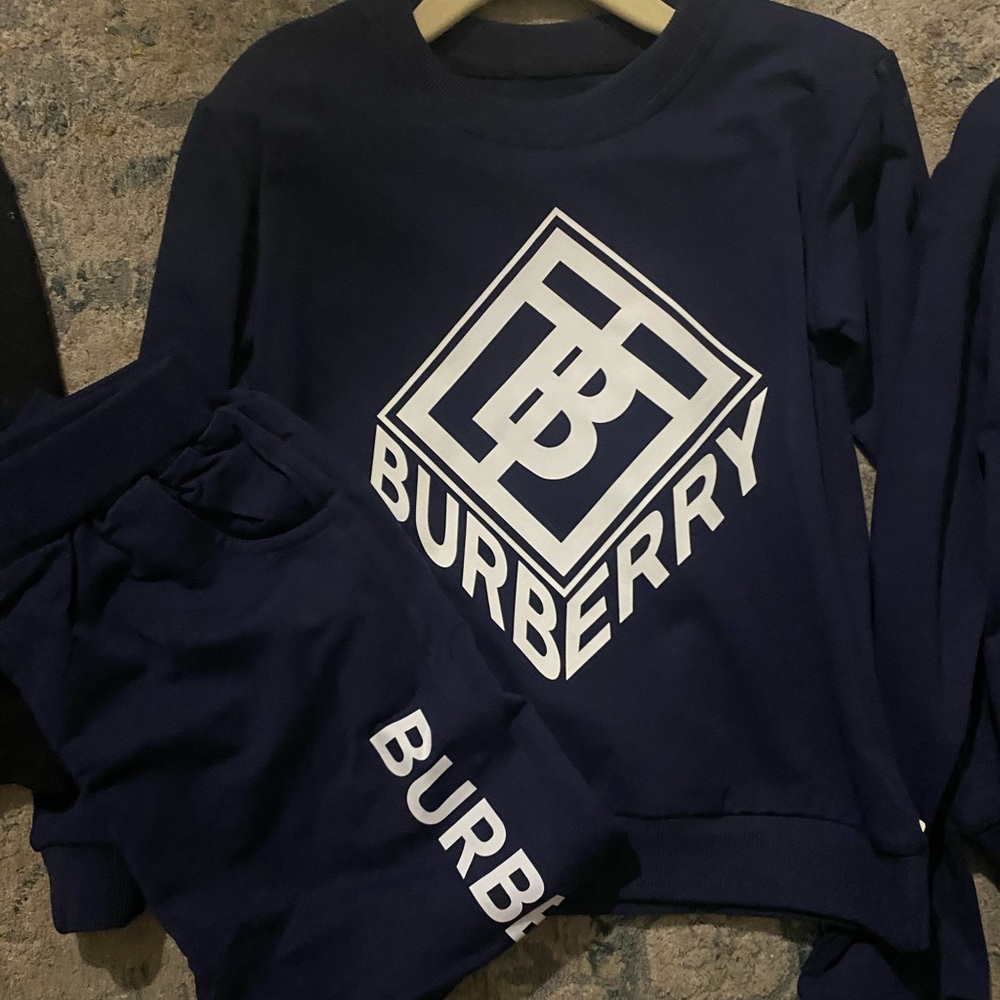 Super gorgeous Matching unisex sets 4t and 5